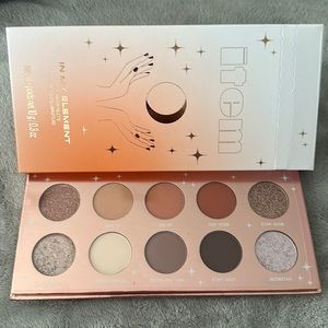 NIB - IN MY ELEMENT EYESHADOW PALETTE - ITEM BEAUTY BY ADDISON RAE